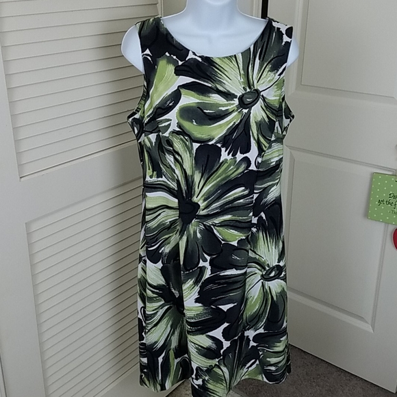 Connected apparel dress - Picture 2 of 6